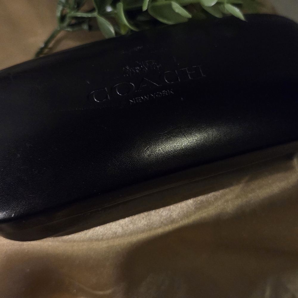 Need A Fancy Glasses Case? 💅 Coach New York Black Hard Shell Eyewear Case